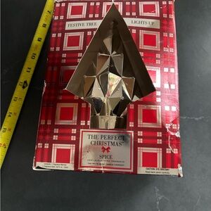 Wallflowers Festive Tree plug in